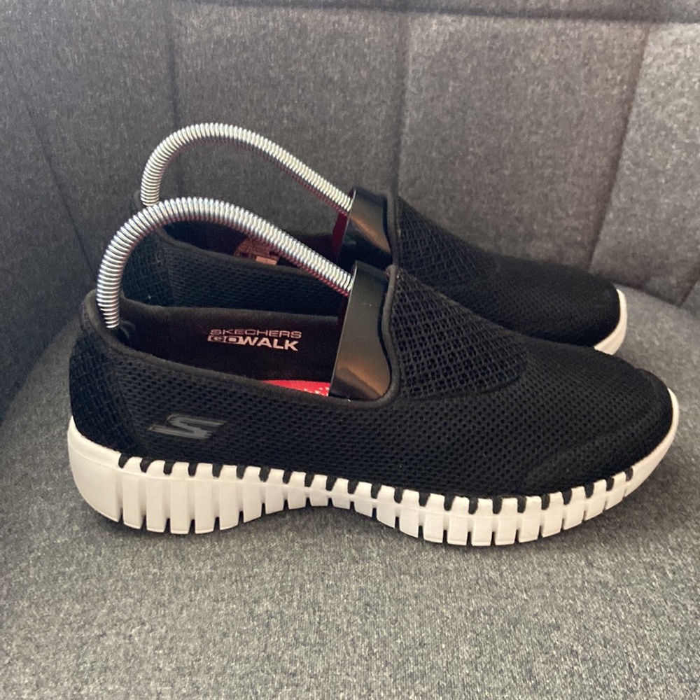 SKECHERS “GOGA” Black Go Walk Slip-On Sneakers Size 8 - Picture 2 of 7